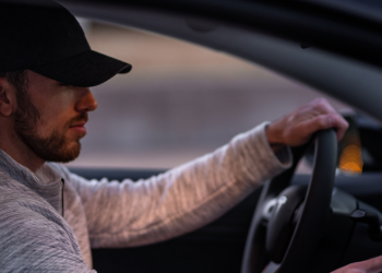 Un chauffeur pro pour vos soins à Reims : bien plus qu’une simple conduite, un vrai bras droit
